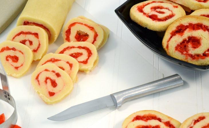 Rada cutlery knife with cherry pinwheels